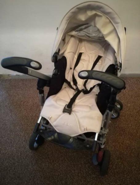 Travel system with car seat base