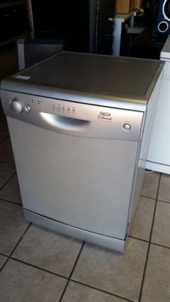 DEFY SILVER DISHWASHER WITH PIPES