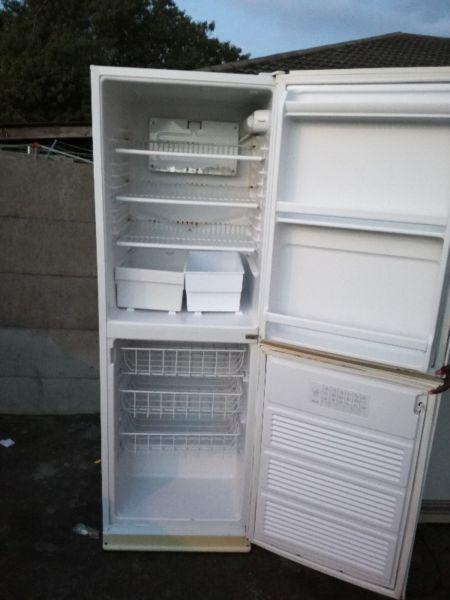 Defy fridge freezer R1600