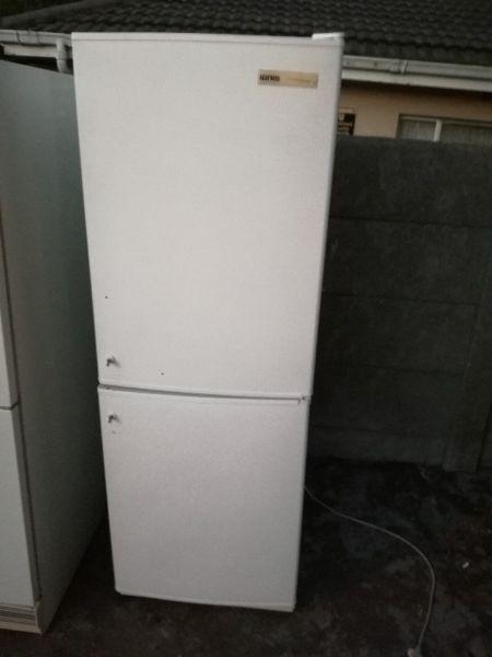 Kic fridge freezer R 1300