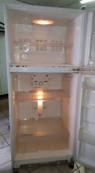 Deawoo 500 litres frost free fridge freezer combi