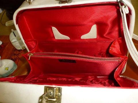 Retro 50's 60's cream patent cameo traveling vanity bag with key