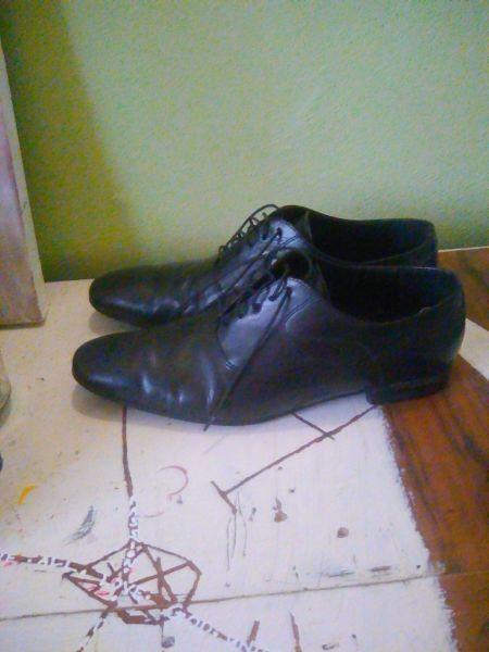 John Drake leather men's shoes. Size 9