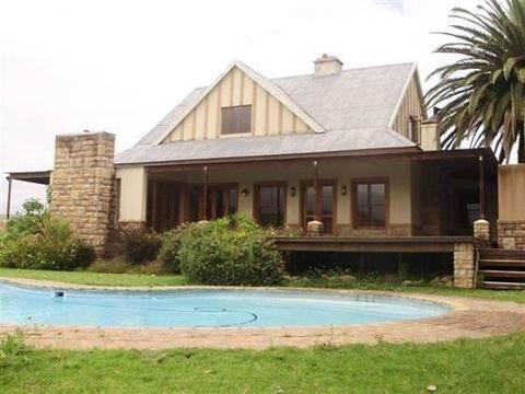 Rooms available in shared house just outside Stellenbosch