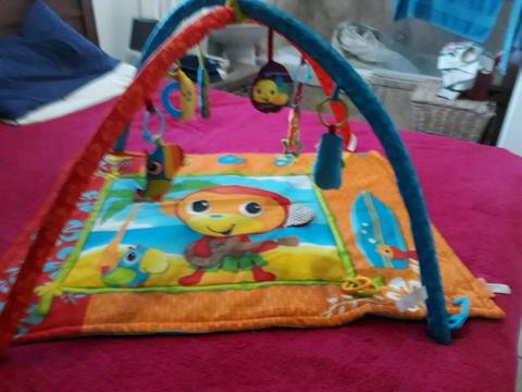 Infantino playmat with playgym