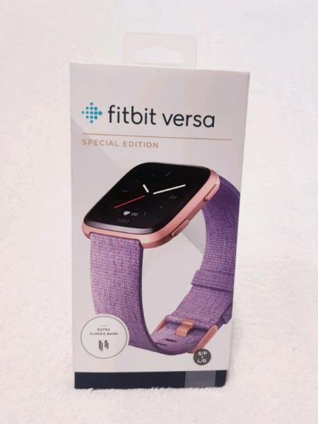 Fitbit versa special edition r3000 new