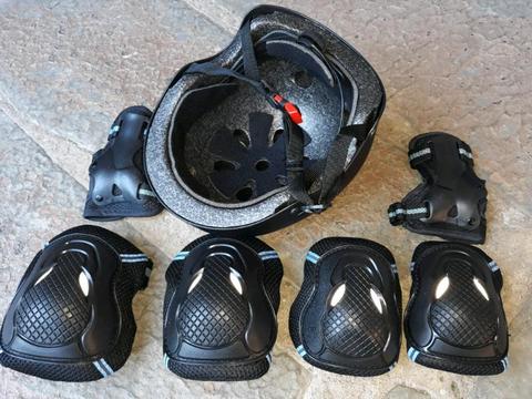Multi-sport helmet and pads set in very good condition. Size medium