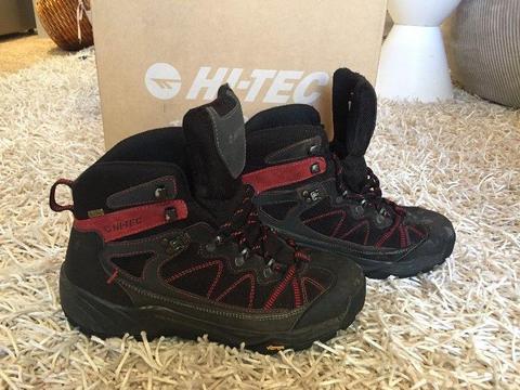 HIKING BOOTS - HI-TEC - IN EXCELLENT CONDITION