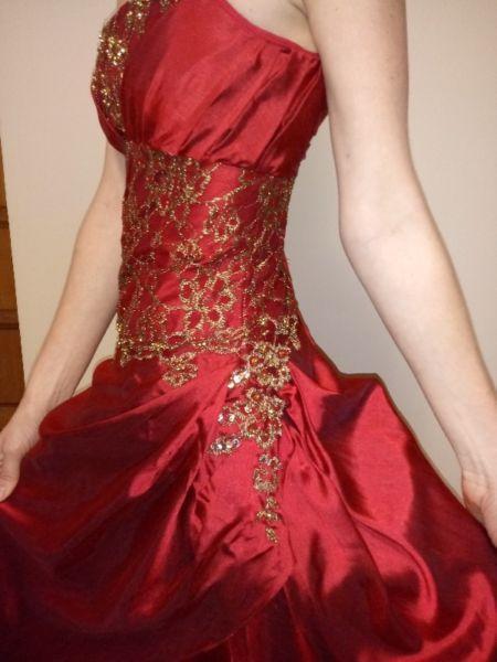 Beautiful custom made dress for sale (wedding / matric dance)