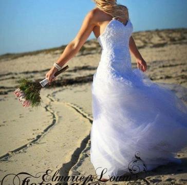 Beautiful stylish wedding dress for sale