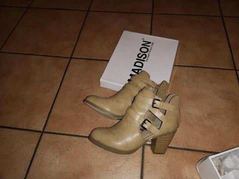 Boxed Madison boots size6