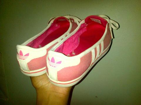 Womens shoes R300