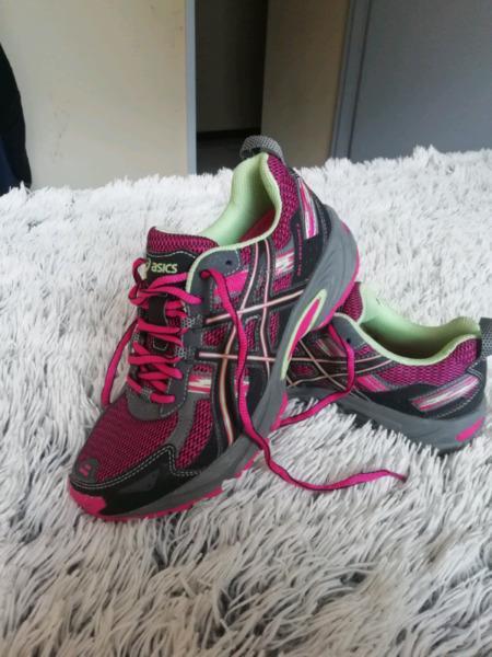 ASICS Ladies Runner Size 5 Available