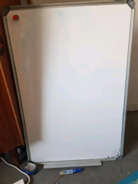 Parrot Magnetic Whiteboard. 900x600