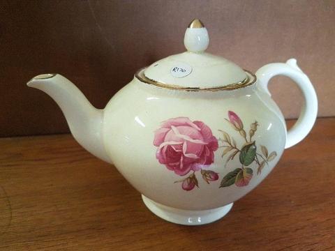 Floral teapot Royal Swan