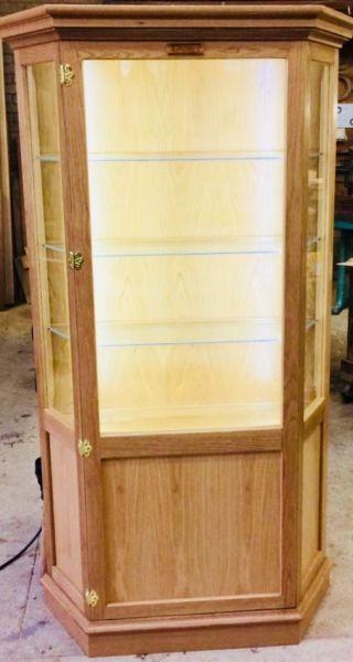 Oak Wood “Display Cabinet /Vertoon Kas