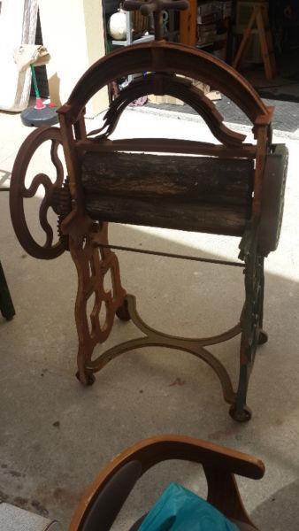 Antique cast iron mangle excellent decorative piece for shop or farm or easy restore to A1 condition
