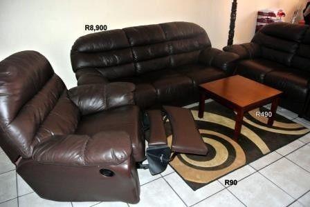 Three piece leather langue suite in excellent condition