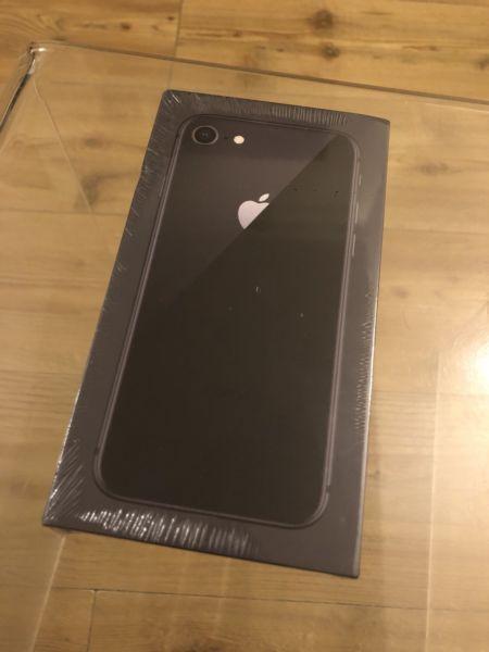 iPhone 8 NEW SEALED IN THE BOX