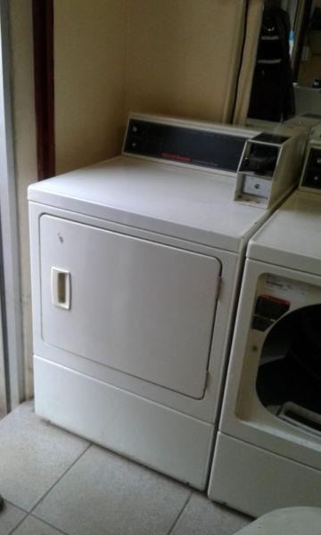 COMMERCIAL WASHING MACHINE FOR SALE URGENTLY