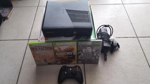 Xbox 360 with box and 3 games R1600