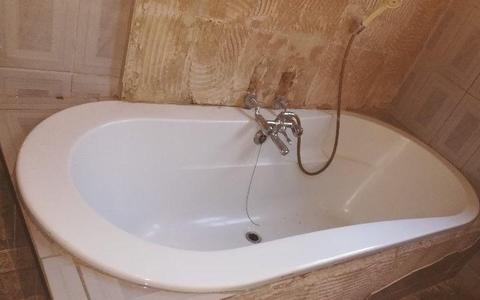 Large Bathtub - Oval + Mixer / Shower