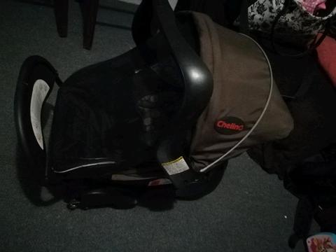 Chelino Carseat and Base