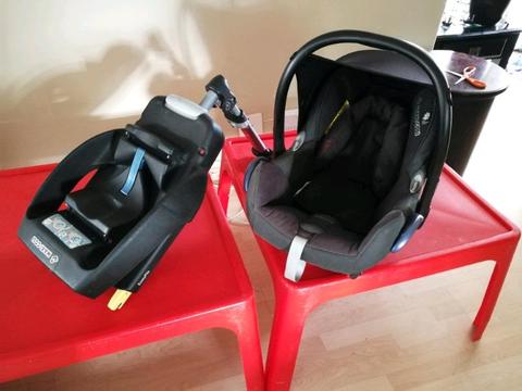 MAXI COSI CABRIOFIX CARSEAT AND ISOFIX BASE!