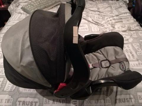 2 x Graco bases and car seat