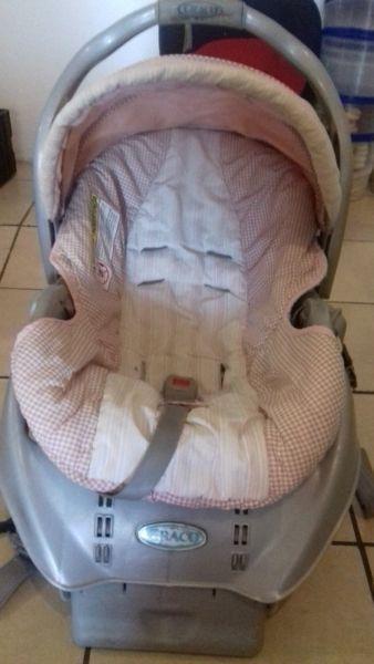 Graco car seat and carry cot