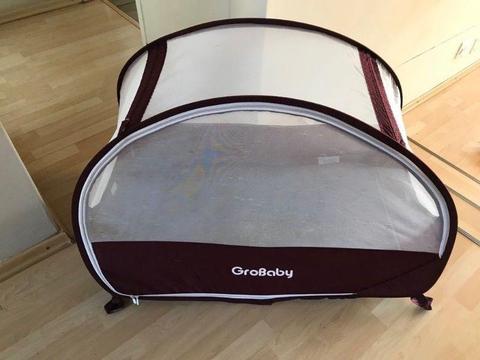 Pop up compact pop up travel cot