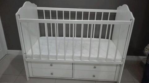 Big cot with drawers for sale