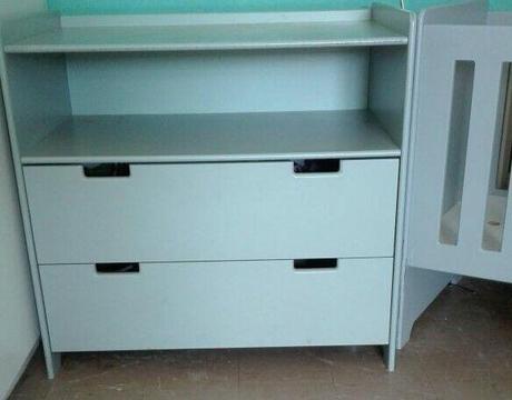 REAL BARGAIN Adjustable Wooden Cot & Chest of Draws - R3000