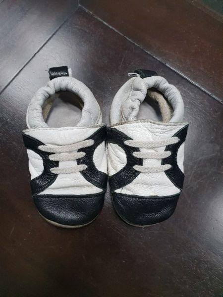Shooshoos baby leather shoes 12 to 18 months