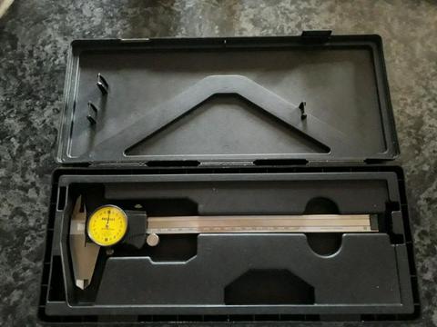 2 MITUTOYO VERNIERS 0-200mm