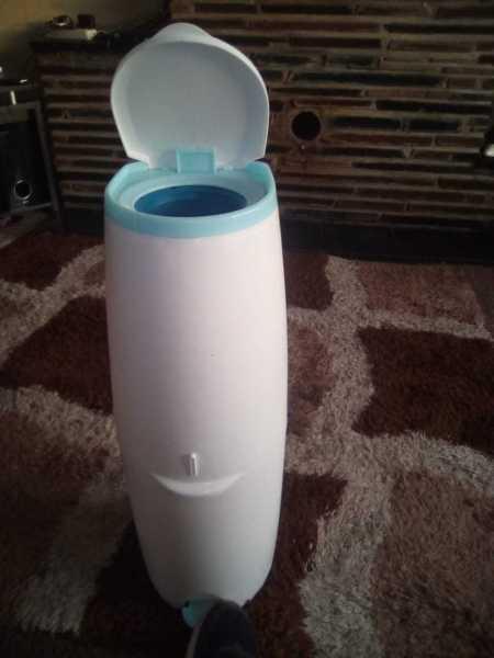 Angle care nappy bin