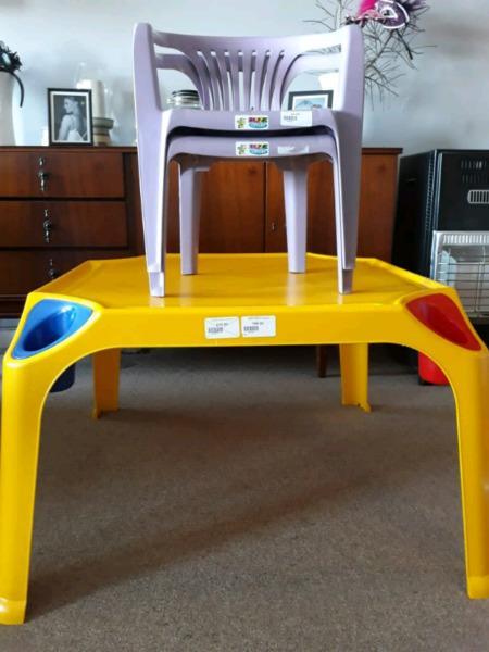 Kiddies plastic table with cup holder corners and 2 x kiddies plastic chairs