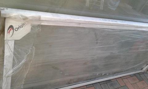 SLIDING DOOR BRAND NEW SIZE 1500 X 2100 READ DESCRIPTION FOR INFO AND SEE PHOTOS