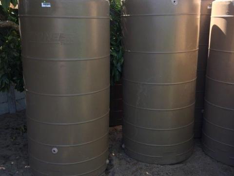 Water tanks 1000L slim line