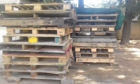 Good condition wooden pallets