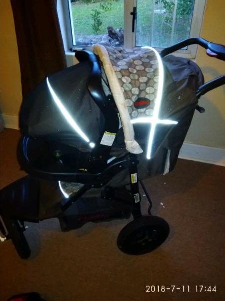 Travel System ,Car seat with isofix base and Pram