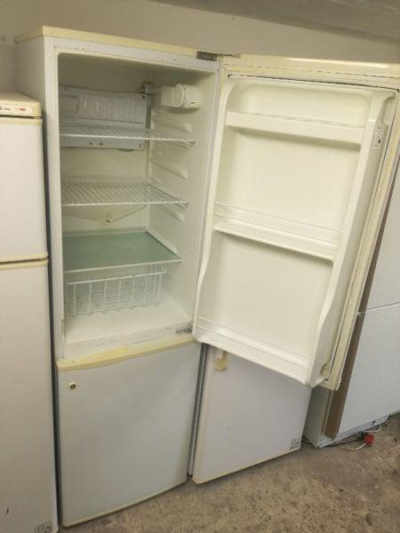 Kic fridge freezer and R1400