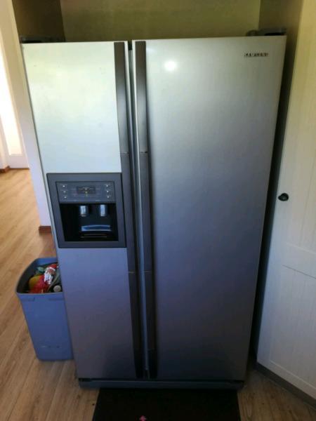 Beautifull Samsung side by side silver matalic water dispenser ice maker and