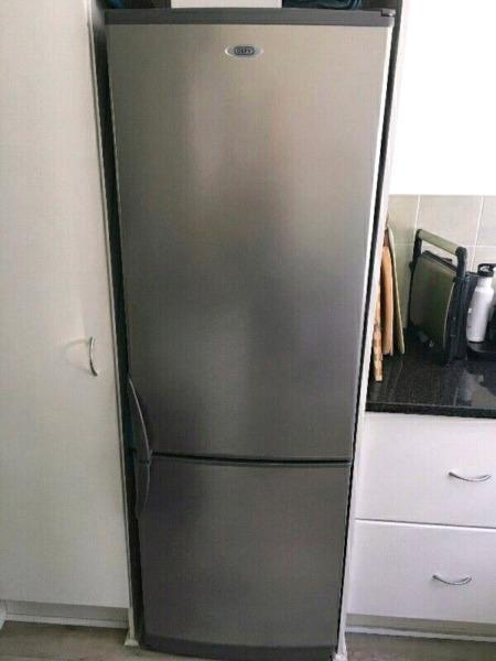 Beautifull Defy frige and freezer silver matalic in great condition