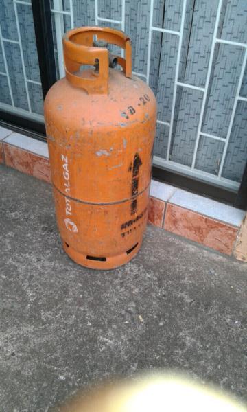 Log gas cylinder