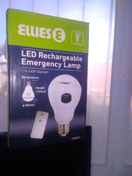 Rechargeable emergency lamp