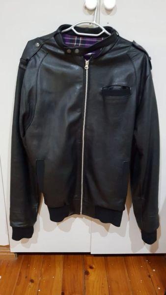2x mens medium jackets R600 for both