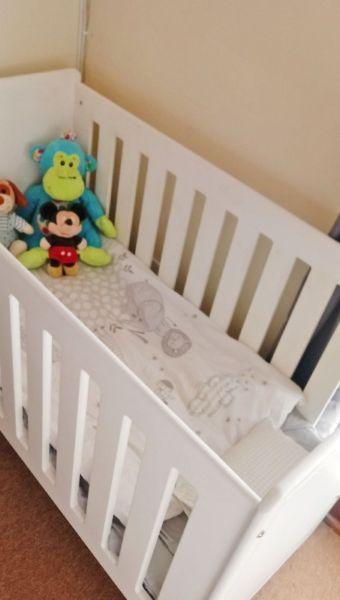 Baby Cot and Compactum