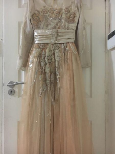 Stunning wedding/formal dress 32/34 REDUCED