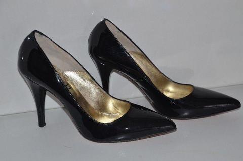 Imported Black Patent Italian Leather Heels (Size 6)